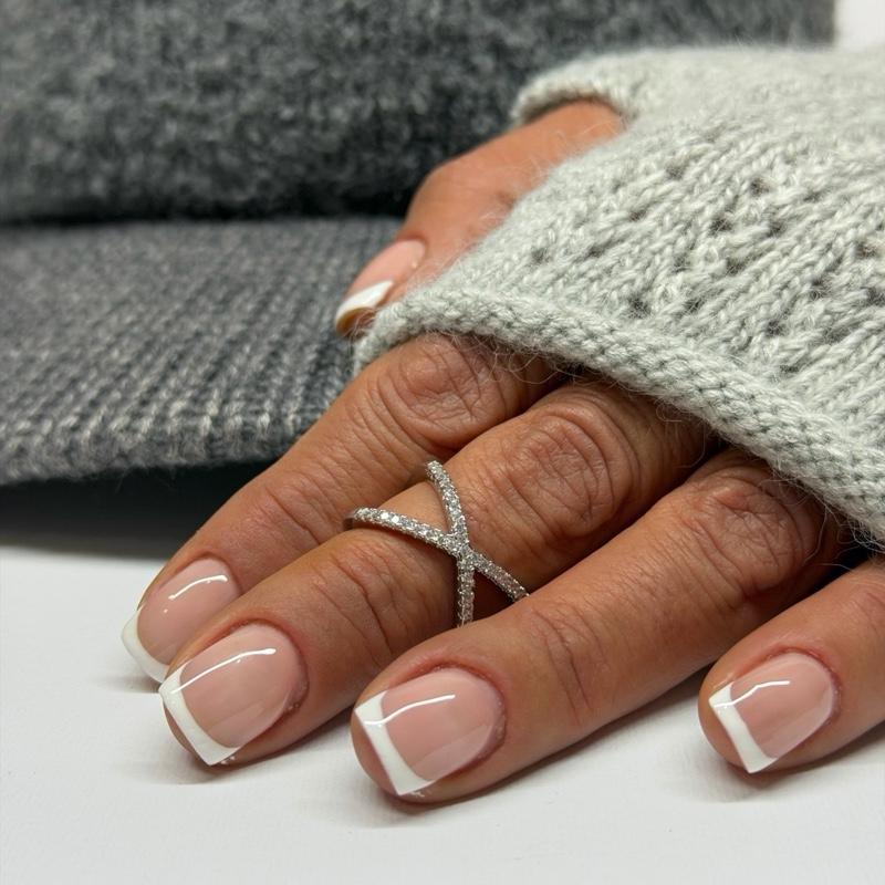 Anello Incrociato con Strass – Argento Bijoux Regolabile | Elegante & Luminoso