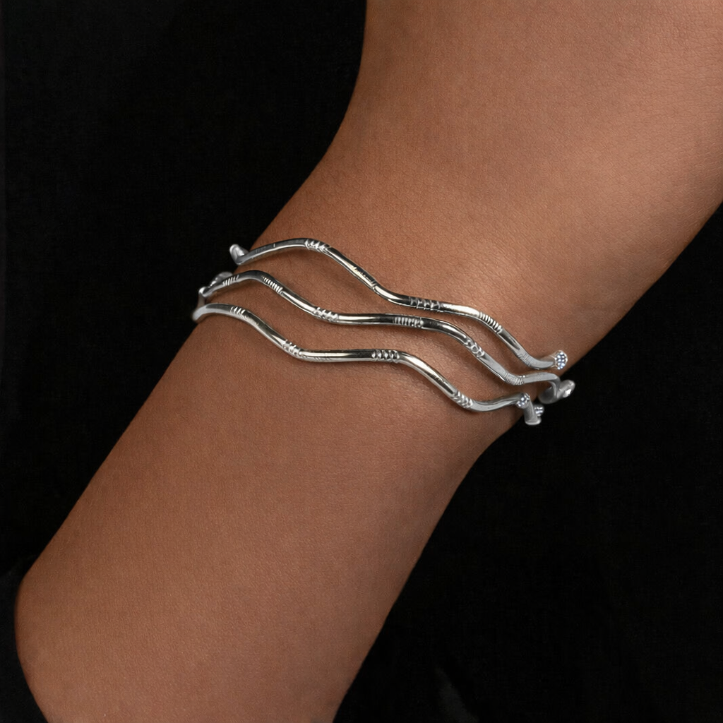 Bracciale Onde Elegante Gold e Silver con Dettagli Incisi – Bracciale Rigido Donna Minimal Chic