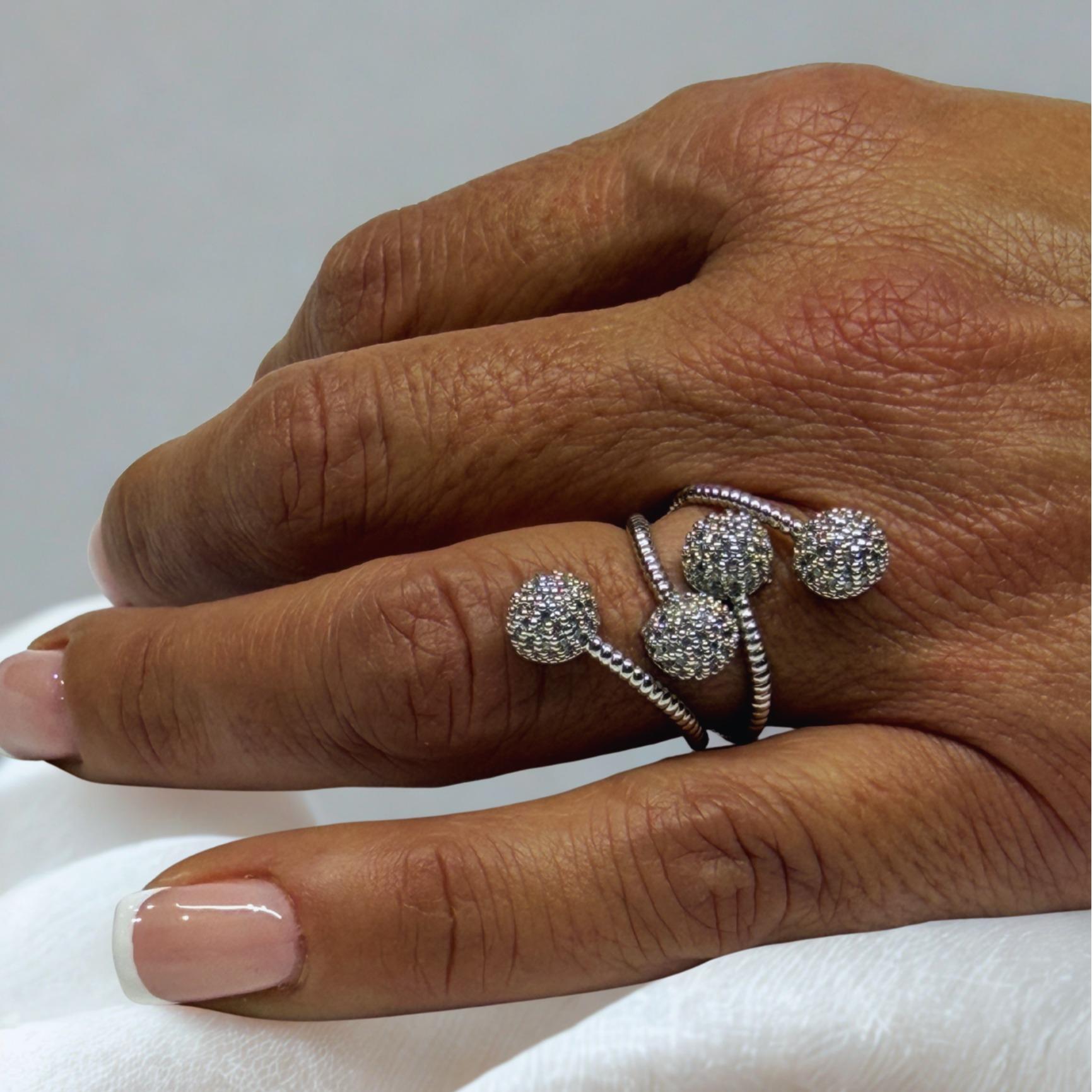 Anello a Sfere Brillanti – Bijoux Regolabile | Elegante & Luminoso