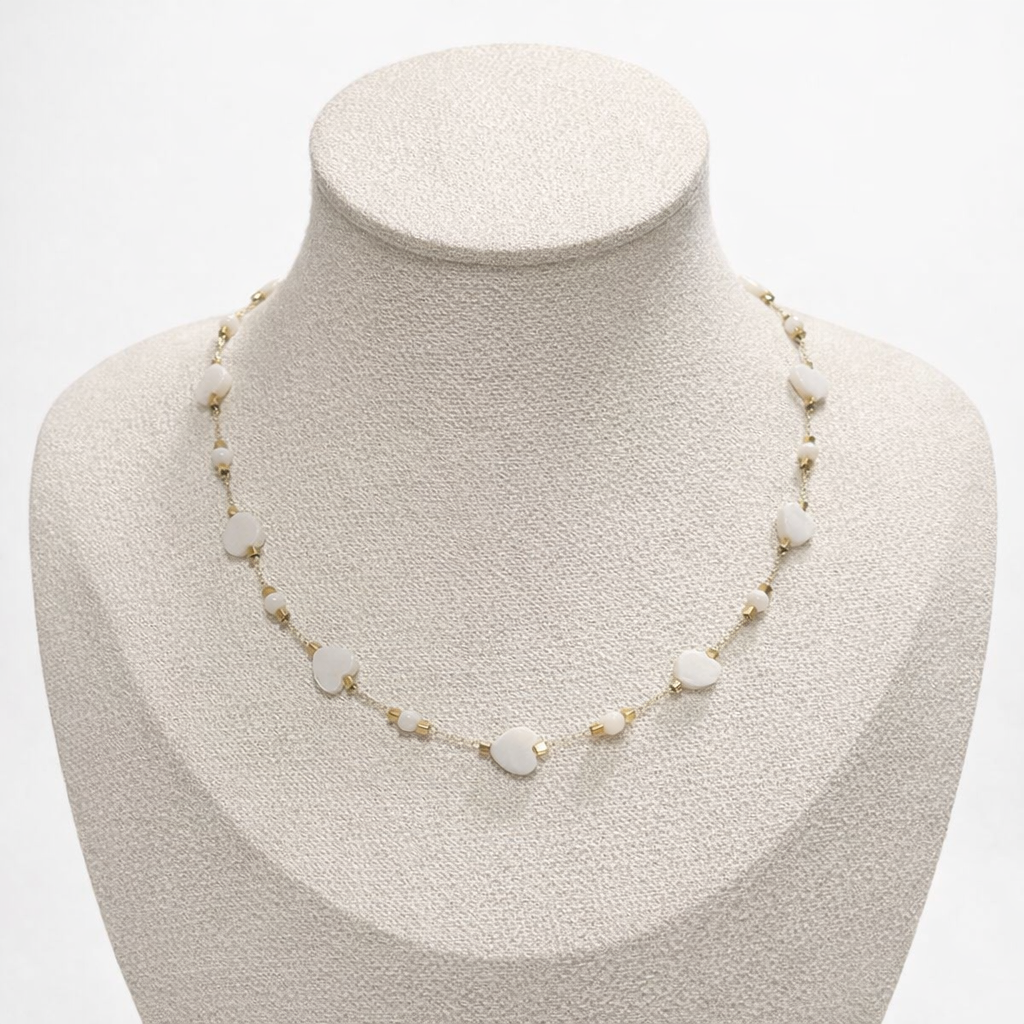 Collana Donna Gold con Cuori Bianchi – Collana Minimal Elegante