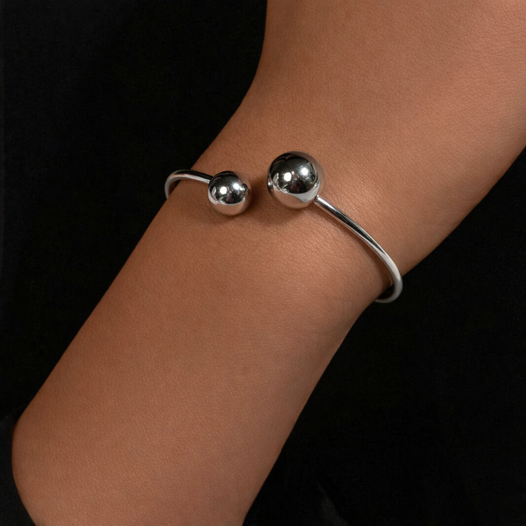 Bracciale Rigido Minimal con Sfere – Gold & Silver | Eleganza Moderna Donna