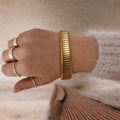 Bracciale Rigido Gold a Spirale – Design Elegante e Moderno Donna